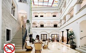 Arcadia Boutique Hotel